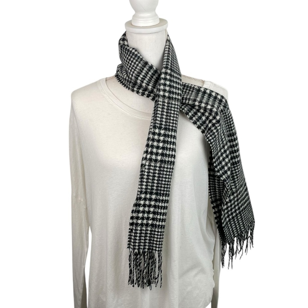 Cashmink by V. Fraas | Black White Herringbone Fringe Neck Scarf